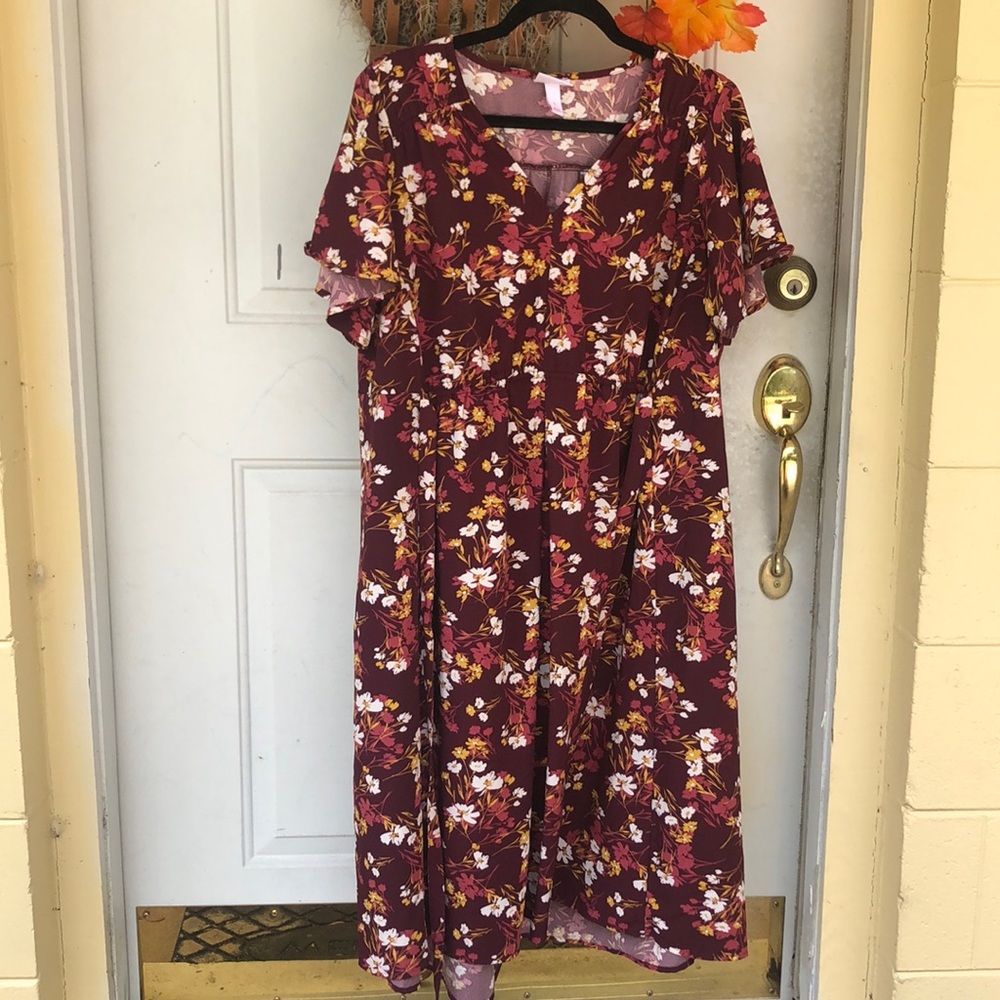 Maternity flowery dress